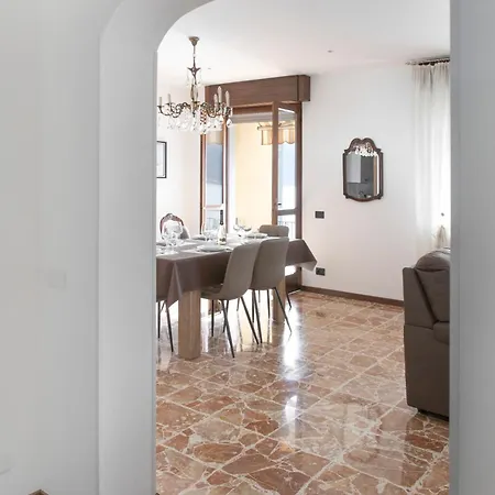 Golden Panorama Apartment